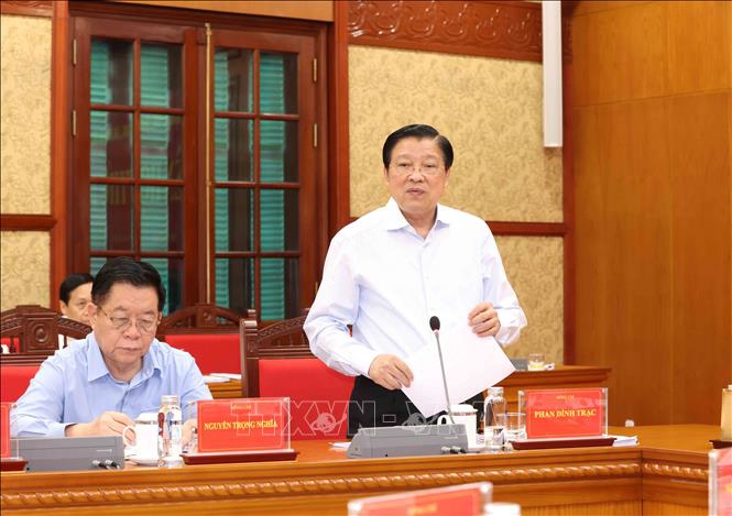 Trưởng Ban Nội chính Trung ương Phan Đình Trạc, Phó Trưởng Ban Thường trực Ban Chỉ đạo phát biểu tại phiên họp - Ảnh: TTXVN