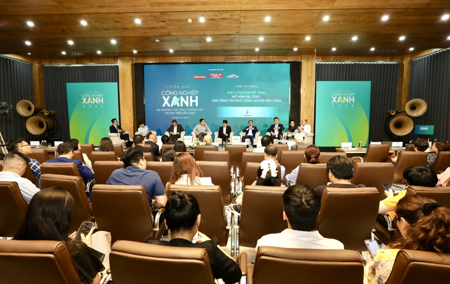 Các chuyên gia, doanh nghiệp chia sẻ tại Diễn đàn.