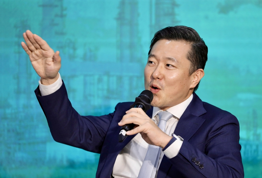Ông Juhern Kim, Trưởng Đại diện Quốc gia của GGGI tại Việt Nam (Viện Tăng trưởng xanh toàn cầu) chia sẻ tại diễn đàn.