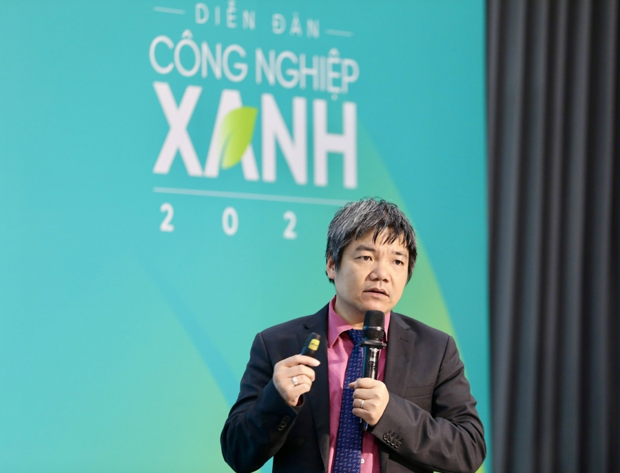 Theo &ocirc;ng Nguyễn B&aacute; H&ugrave;ng, Chuy&ecirc;n gia Kinh tế trưởng ADB tại Việt Nam, xu hướng "t&aacute;ch rời tăng trưởng với ph&aacute;t thải" m&agrave; nhiều quốc gia ph&aacute;t triển đ&atilde; thực hiện l&agrave; ho&agrave;n to&agrave;n khả thi với Việt Nam, nếu c&oacute; ch&iacute;nh s&aacute;ch thể chế ph&ugrave; hợp, đồng bộ v&agrave; c&oacute; lộ tr&igrave;nh.&nbsp;Việt Nam cũng cần sớm chấm dứt m&ocirc; h&igrave;nh tăng trưởng c&ocirc;ng nghiệp dựa v&agrave;o chi ph&iacute; thấp, t&agrave;i nguy&ecirc;n nhiều v&agrave; ph&aacute;t thải cao...