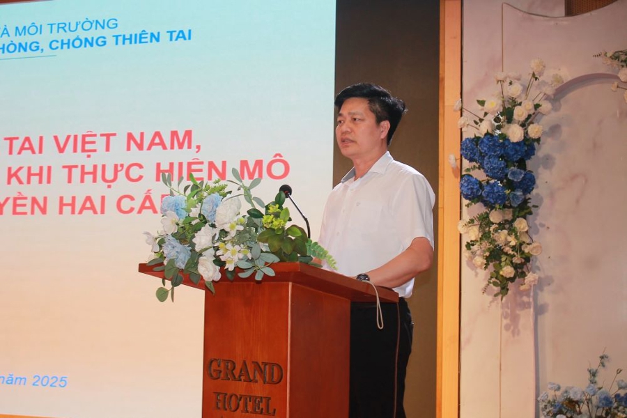 &Ocirc;ng Nguyễn Văn Hải: "Ch&iacute;nh quyền cấp x&atilde; sẽ đảm nhận to&agrave;n bộ 12 nhiệm vụ trong c&ocirc;ng t&aacute;c ph&ograve;ng, chống thi&ecirc;n tai v&agrave; quản l&yacute; đ&ecirc; điều". Ảnh: Chu Kh&ocirc;i.