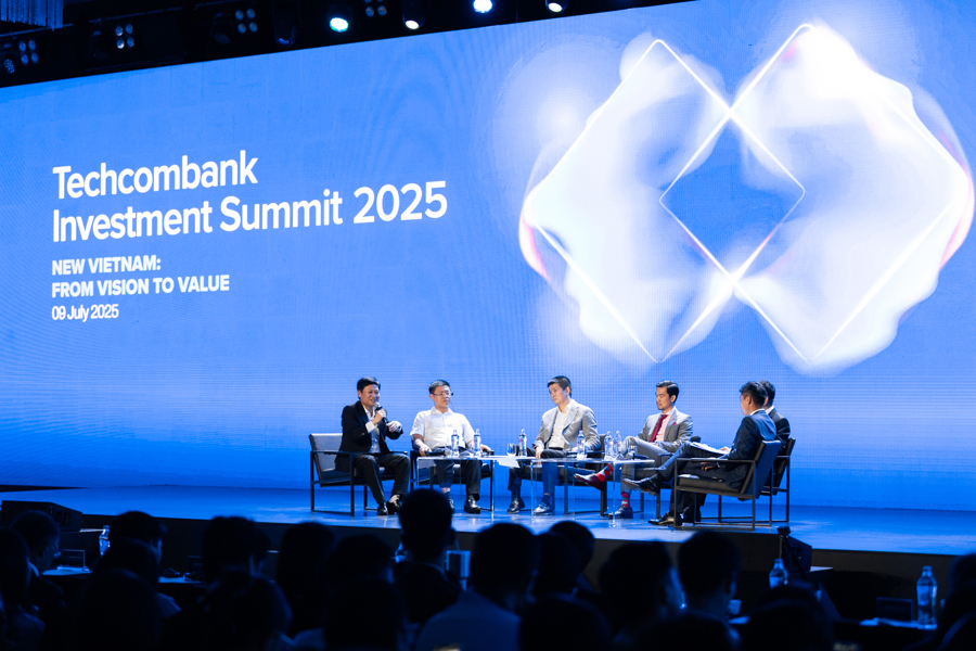 Các diễn giả tham gia tọa đàm tại sự kiện Techcombank Investment Summit 2025.