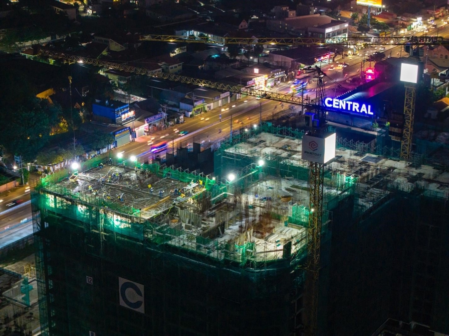 Cận cảnh công trường dự án La Pura ngày đêm sáng đèn - Ảnh 1