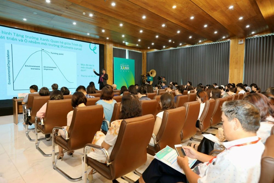 The event attracted the participation of economic experts, representatives from government agencies and businesses. Photo: Viet Dung
