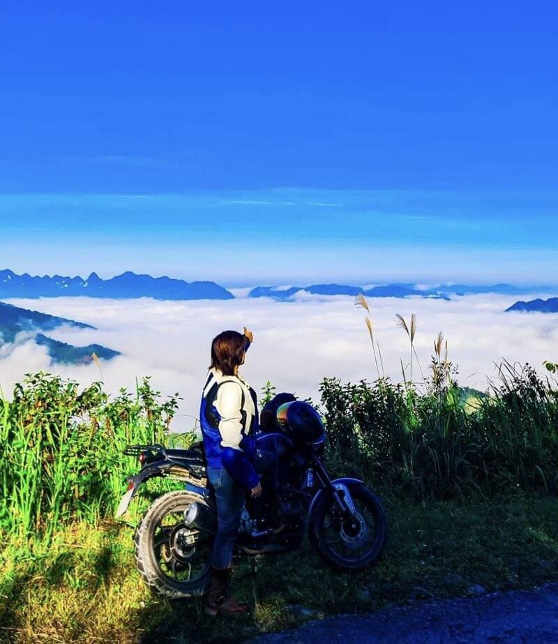 Du khách đến săn mây tại Mường Lống. Ảnh: Nguyen Lan Vinh.