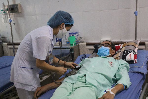 Khám chữa bệnh bảo hiểm y tế cho người dân. Ảnh: Duy Nguyễn.