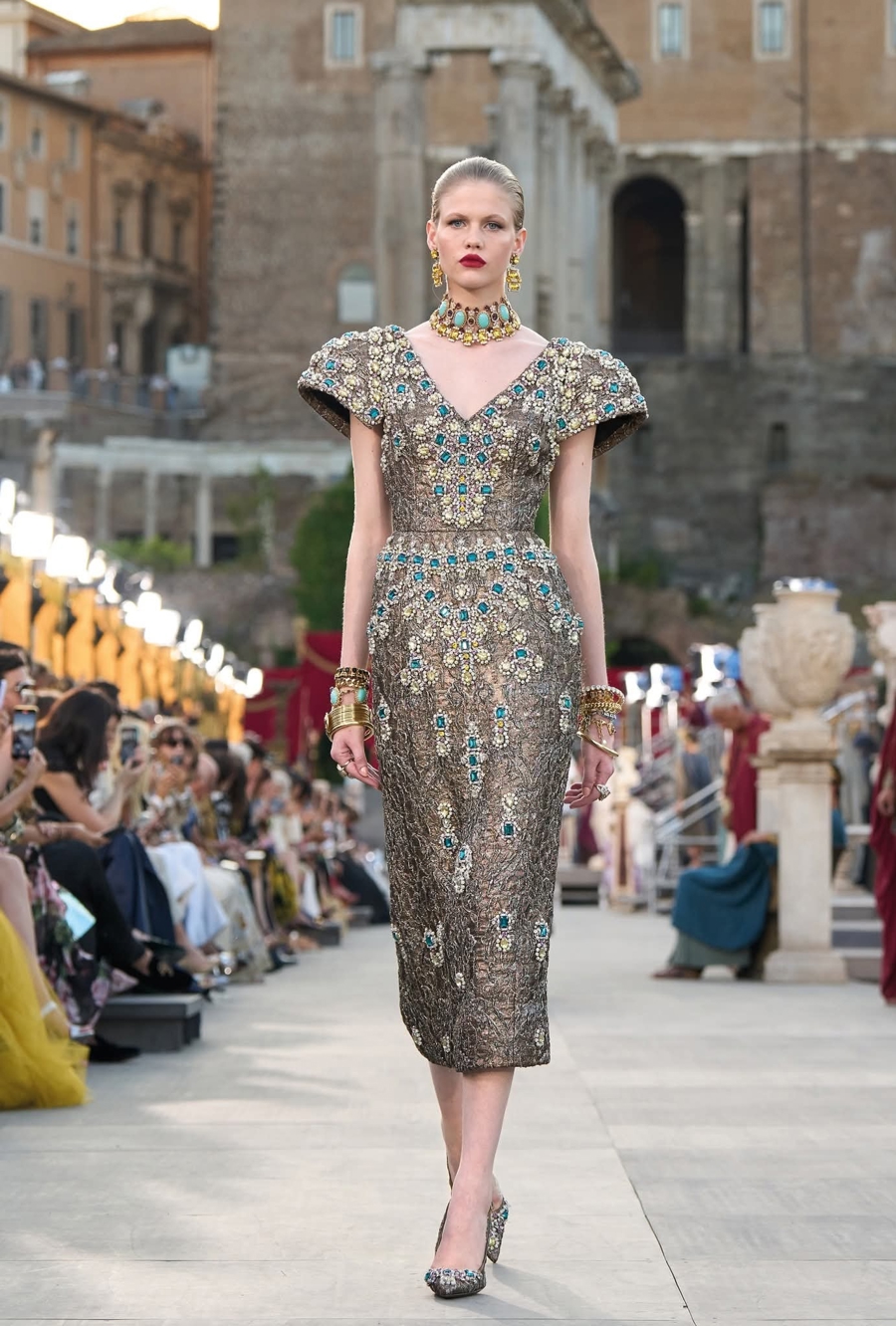 Thời trang Ý tỏa sáng ở thành Rome - Ảnh 10