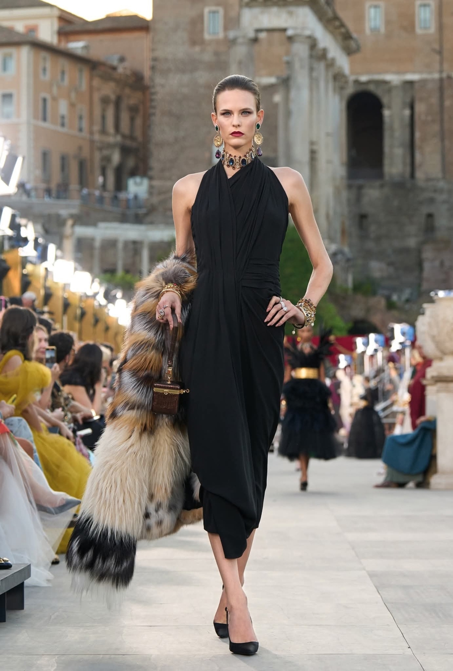 Thời trang Ý tỏa sáng ở thành Rome - Ảnh 24