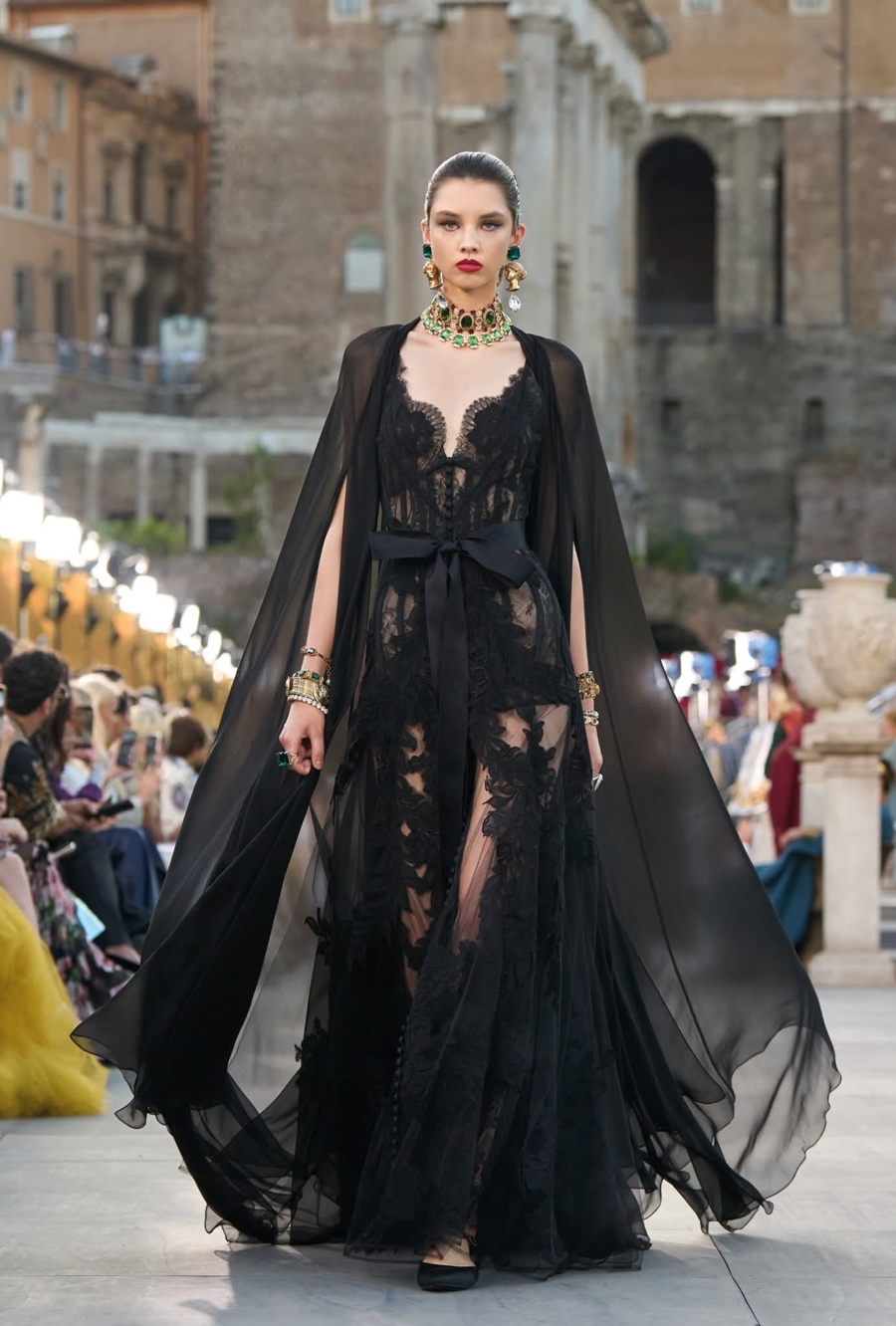 Thời trang Ý tỏa sáng ở thành Rome - Ảnh 22