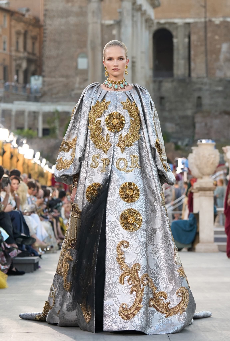 Thời trang Ý tỏa sáng ở thành Rome - Ảnh 20
