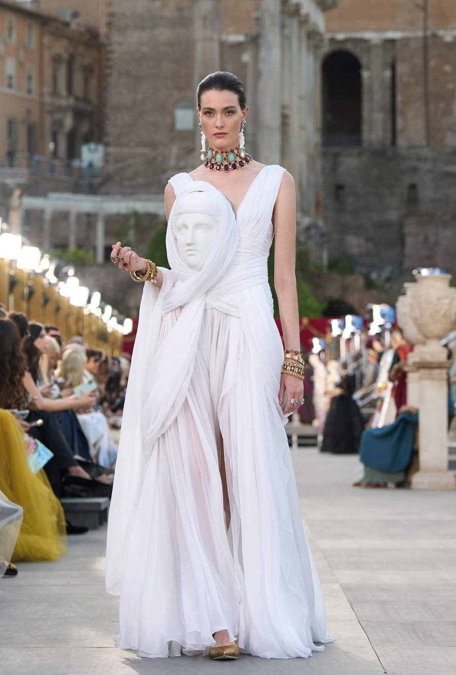 Thời trang Ý tỏa sáng ở thành Rome - Ảnh 18