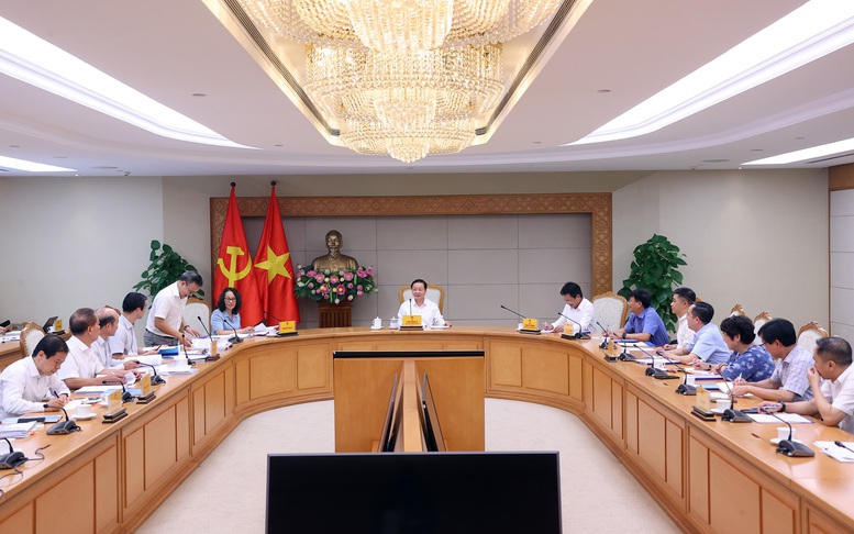 Các đại biểu tại cuộc làm việc cho ý kiến về công tác chuẩn bị Đại hội Đảng bộ của Tổng công ty Đường sắt Việt Nam lần thứ XIII, nhiệm kỳ 2025 - 2030. (Ảnh: VGP)