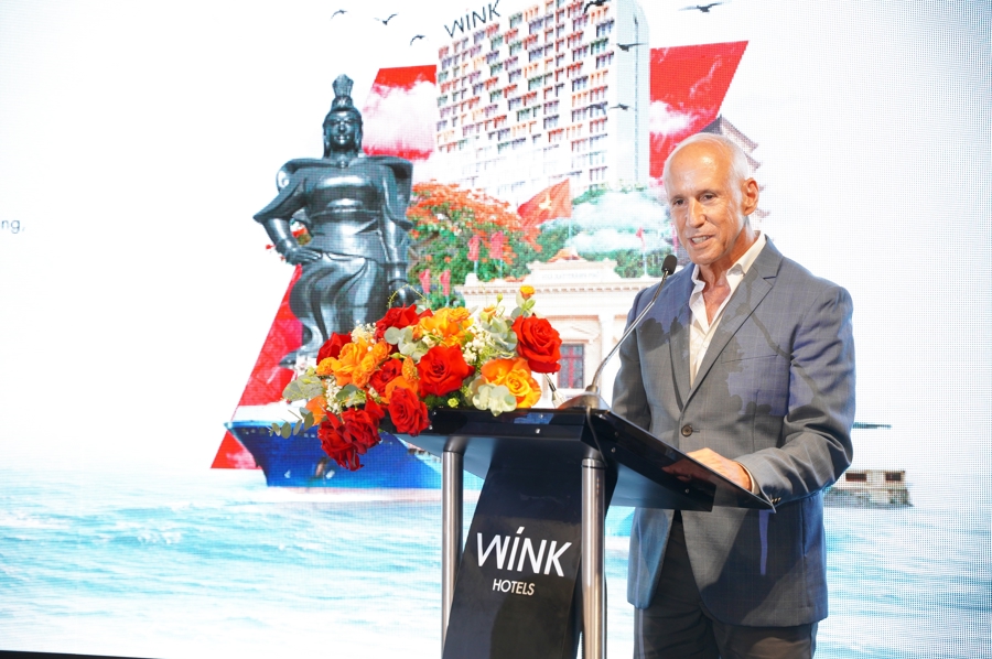 Ocirc;ng Peter Ryder, Chủ tịch điều hagrave;nh Indochina Capital, thagrave;nh viecirc;n Hội đồng Quản trị Indochina Kajima, chia sẻ tại sự kiện khai trương khaacute;ch sạn Wink Hải Phograve;ng.