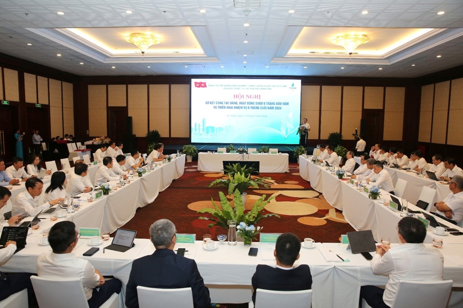 Tại Hội nghị sơ kết hoạt động sản xuất kinh doanh 6 tháng đầu năm 2025, Petrovietnam và BSR đã thảo luận các nội dung liên quan đến Nhà máy Nhiên liệu sinh học Dung Quất.