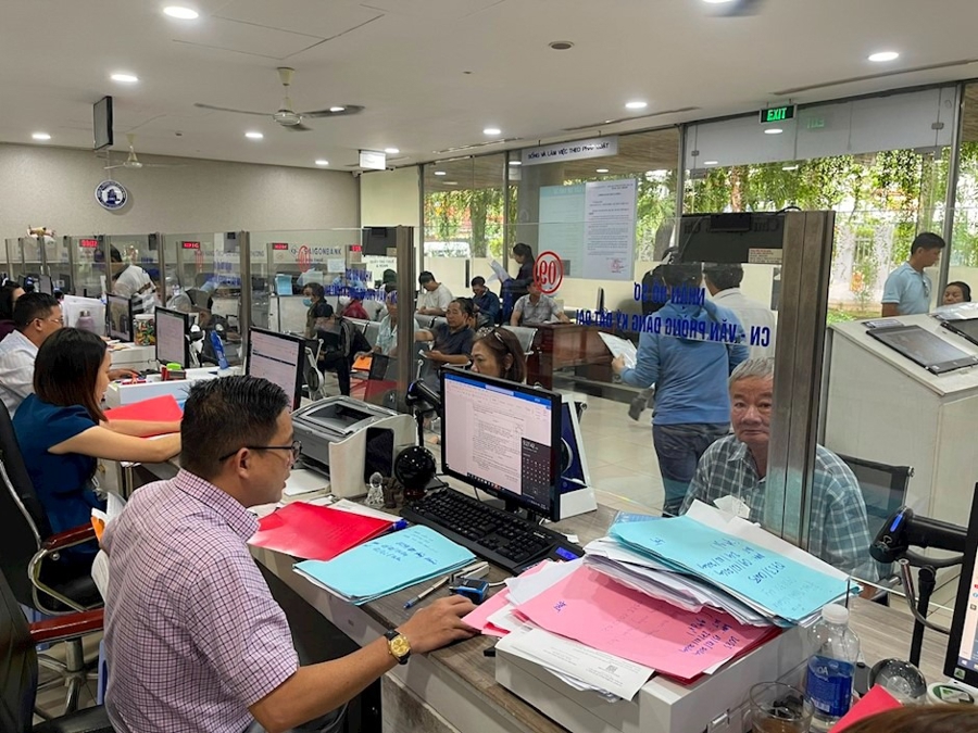 Sự phức tạp trong thủ tục hành chính thường xuất phát từ cách phối hợp giữa các bộ, ngành, chứ không phải từ tương tác với người dân. Ảnh minh họa