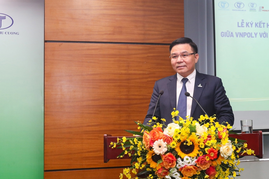 Chủ tịch HĐTV Petrovietnam Lecirc; Mạnh Hugrave;ng: Sự hợp taacute;c giữa VNPOLY vagrave; caacute;c đơn vị trực thuộc của VINATEX để cugrave;ng nacirc;ng cao khả năng cạnh tranh của caacute;c becirc;n trecirc;n thị trường trong nước cũng như quốc tế.
