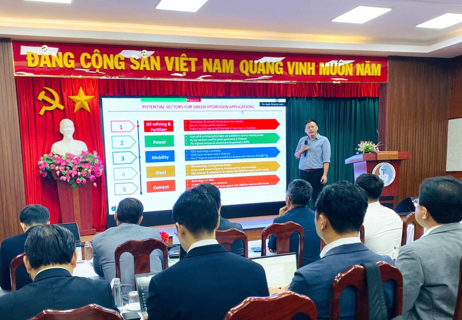 Theo Tiến sĩ Nguyễn Hữu Lương, Nghiên cứu viên cao cấp của Viện dầu khí Việt Nam. Ảnh: Minh Thảo