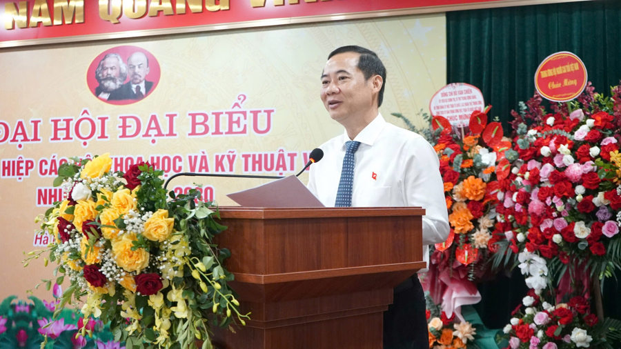 Phó Bí thư Đảng ủy Mặt trận Tổ quốc, các đoàn thể Trung ương Nguyễn Thái Học phát biểu chỉ đạo tại đại hội.