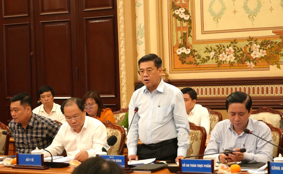 Phó Chủ tịch Ủy ban nhân dân TP.HCM Nguyễn Văn Dũng phát biểu tại buổi họp. Ảnh: Cổng thông tin điện tử TP.HCM.