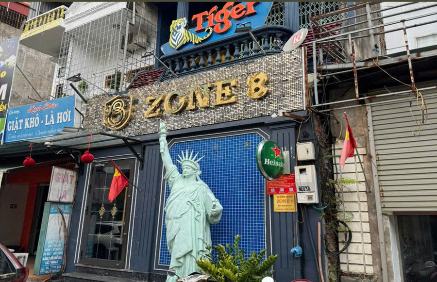 Qu&aacute;n&nbsp;bar&nbsp;Zone&nbsp;8, một tụ điểm ăn chơi do L&ecirc; Kim Thu (tức Thu&nbsp;&ldquo;vệ&nbsp;sỹ&rdquo;), đ&agrave;n em th&acirc;n t&iacute;n của Tuấn&nbsp;&ldquo;thần&nbsp;đ&egrave;n&rdquo;&nbsp;điều h&agrave;nh
