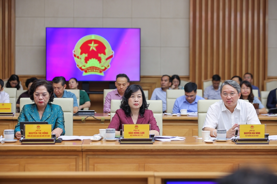 Thủ tướng: Bộ máy chính quyền 2 cấp đòi hỏi tư duy đổi mới, hành động quyết liệt - Ảnh 1