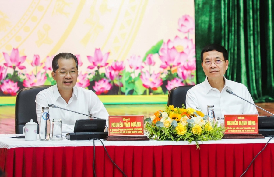 Bộ trưởng Nguyễn Mạnh Hùng và Bí thư Thành ủy Đà Nẵng Nguyễn Văn Quảng chủ trì buổi làm việc.