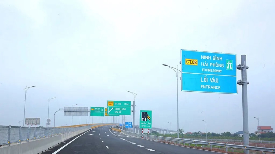 Cao tốc Ninh Bình - Hải Phòng kết nối Ninh Bình với các vùng kinh tế trọng điểm của vùng. Ảnh: Anh Tuấn.