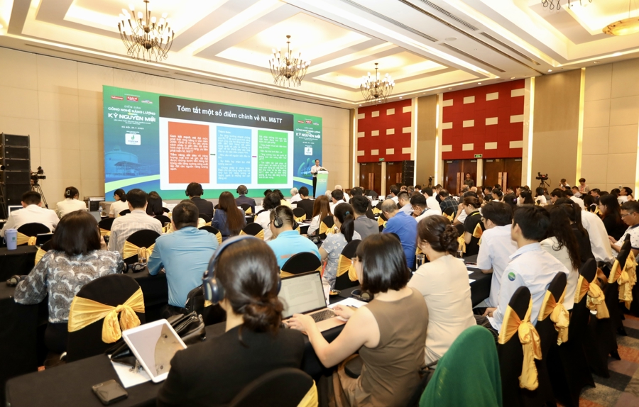 Diễn đ&agrave;n &ldquo;C&ocirc;ng nghệ năng lượng trong Kỷ nguy&ecirc;n mới&rdquo; được tổ chức với nội dung chuy&ecirc;n s&acirc;u, đa chiều, đ&atilde; thu h&uacute;t sự quan t&acirc;m đặc biệt của c&aacute;c chuy&ecirc;n gia, nh&agrave; hoạch định ch&iacute;nh s&aacute;ch, l&atilde;nh đạo doanh nghiệp v&agrave; cộng đồng nghi&ecirc;n cứu &ndash; đổi mới s&aacute;ng tạo trong lĩnh vực năng lượng. C&aacute;c chủ đề thảo luận kh&ocirc;ng chỉ phản &aacute;nh những xu hướng c&ocirc;ng nghệ mới nhất, m&agrave; c&ograve;n chạm đến c&aacute;c vấn đề cốt l&otilde;i về thể chế, t&agrave;i ch&iacute;nh, v&agrave; chiến lược ph&aacute;t triển bền vững, g&oacute;p phần tạo dựng nền tảng tri thức v&agrave; kết nối cho qu&aacute; tr&igrave;nh chuyển dịch năng lượng quốc gia.