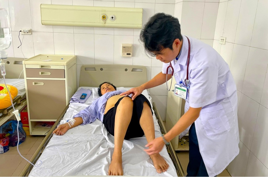 Bệnh nhân tại Khoa Viêm gan, Bệnh viện Bệnh Nhiệt đới Trung ương.
