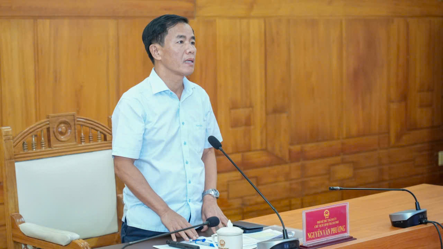 Chủ tịch UBND thành phố Huế Nguyễn Văn Phương phát biểu tại buổi làm việc