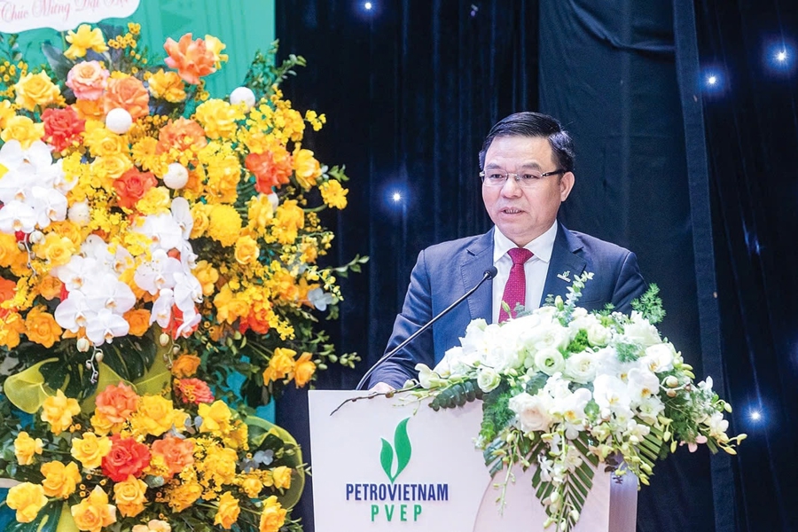 Đồng chí Lê Mạnh Hùng, Bí thư Đảng ủy, Chủ tịch HĐTV Petrovietnam phát biểu chỉ đạo tại Đại hội Đảng bộ PVEP, nhiệm kỳ 2025-2030 - Đại hội điểm của Đảng bộ Petrovietnam.