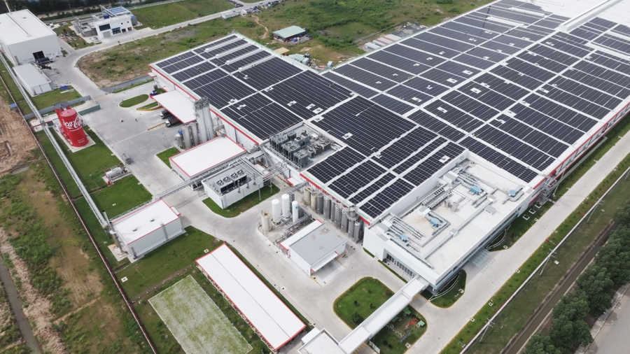 Nhà máy Coca-Cola tại tỉnh Tây Ninh sửa dụng năng lượng mặt trời nhằm giảm phát thải khí nhà kính.