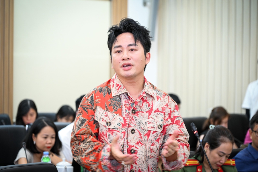 Ca sĩ Tùng Dương sẽ trình bày các ca khúc "Một vòng Việt Nam", "Viết tiếp câu chuyện hòa bình"…