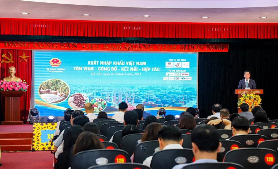 Bộ trưởng Nguyễn Hồng Diên phát biểu chỉ đạo tại sự kiện.
