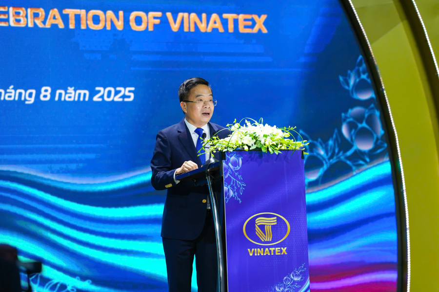 Ông Lê Tiến Trường, Chủ tịch HĐQT Vinatex, phát biểu tại buổi lễ kỷ niệm 30 năm thành lập Tập đoàn Dệt May Việt Nam (Vinatex).