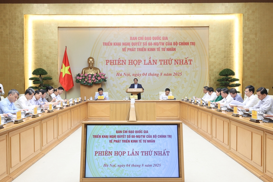Phiên họp lần thứ nhất của Ban Chỉ đạo quốc gia triển khai Nghị quyết số 68-NQ/TW của Bộ Chính trị về phát triển kinh tế tư nhân. Ảnh: VGP/Nhật Bắc.