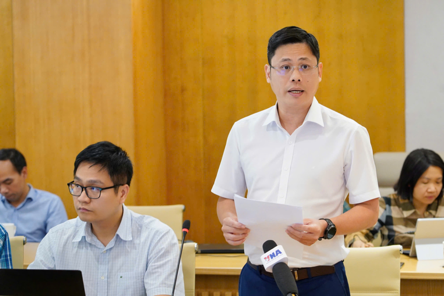 Ông Hoàng Anh Tú, Phó Vụ trưởng Vụ Khoa học kỹ thuật và công nghệ (Bộ Khoa học và Công nghệ), phát biểu tại họp báo. 
