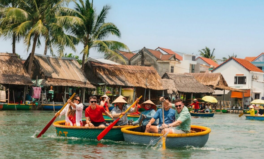 Du lịch Việt Nam khởi sắc mạnh mẽ trong 7 tháng đầu năm - Ảnh 2