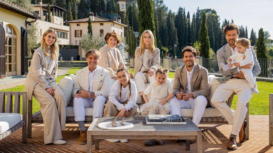 Gia đ&igrave;nh &ocirc;ng&nbsp;Brunello Cucinelli