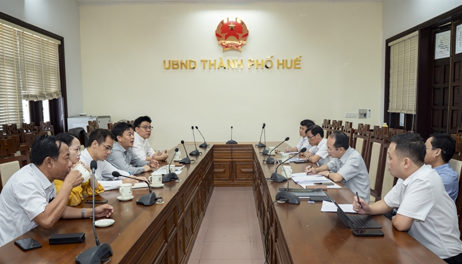To&agrave;n cảnh buổi l&agrave;m việc